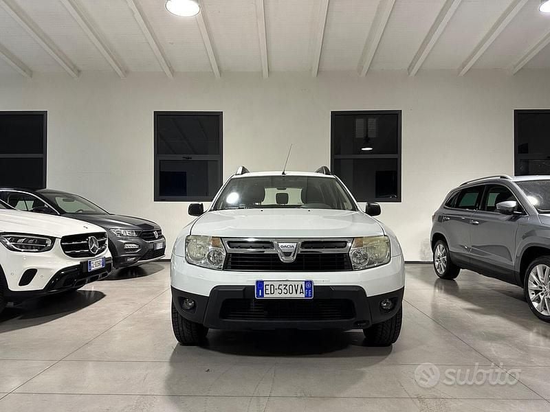 Bianco Usata 2010 Dacia Duster Lauréate SUV | 5300 € (Buon prezzo) - Immagine 1/4
