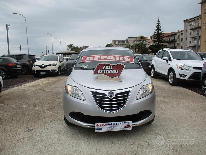 Usata Lancia Ypsilon 69 CV (50 kW) 2014 Grigio Utilitaria