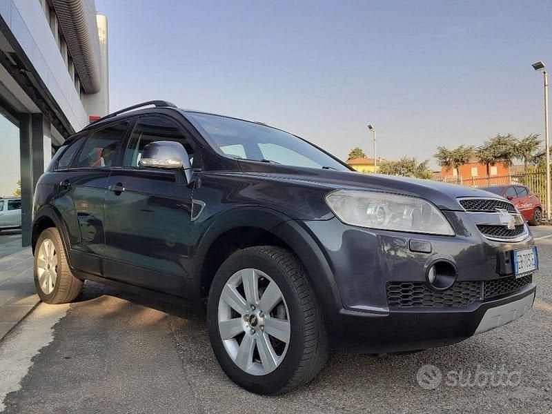 Usata Chevrolet Captiva 150 CV (110 kW) 2007 Grigio SUV
