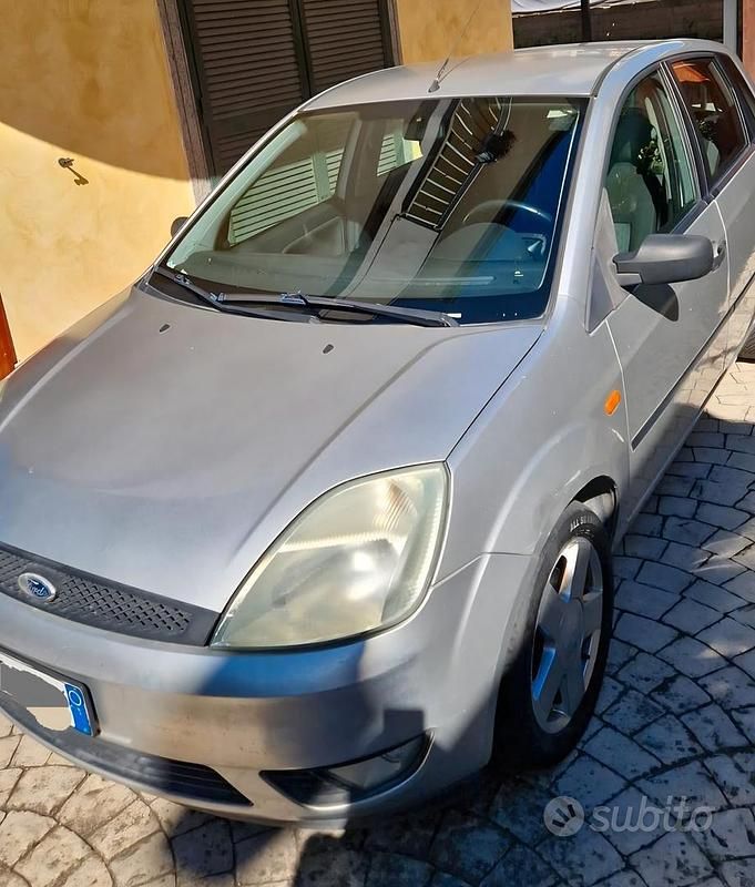Usata Ford Fiesta 2005 Grigio Utilitaria