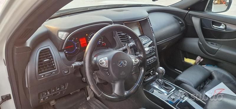 Usata Infiniti Fx30 Premium 238 CV (175 kW) 2011 Bianco SUV