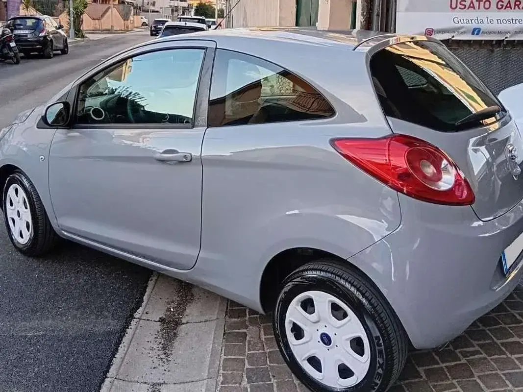 Usata Ford Ka 69 CV (50 kW) 2015 Grigio Berlina