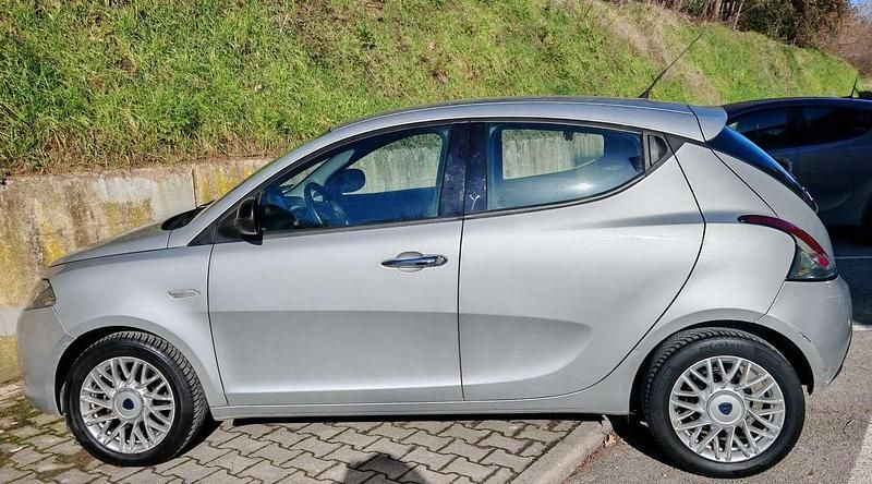 Usata Lancia Ypsilon 69 CV (50 kW) 2015 Utilitaria