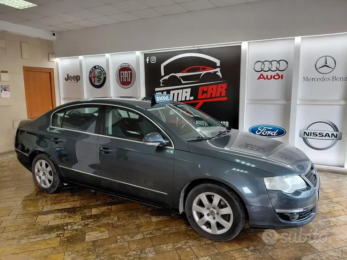 Usata VW Passat 105 CV (77 kW) 2010 Blu Berlina