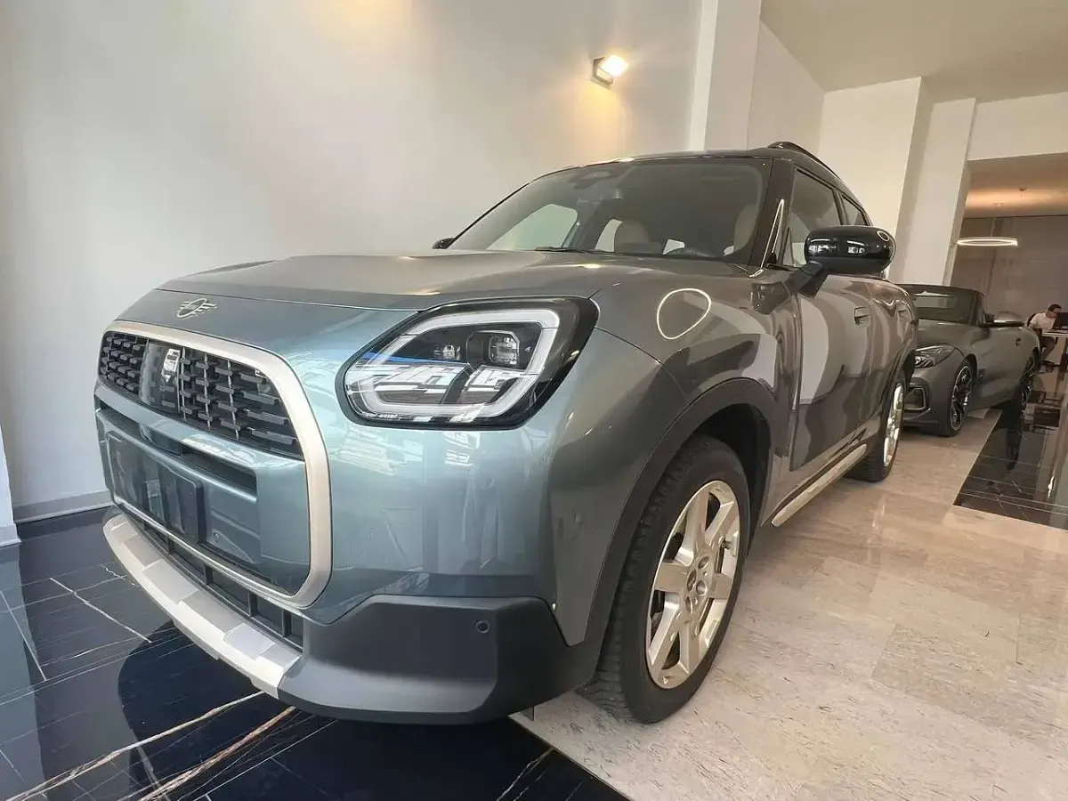 Usata Mini Cooper Countryman Favoured 170 CV (125 kW) 2024 Rooftop grey SUV