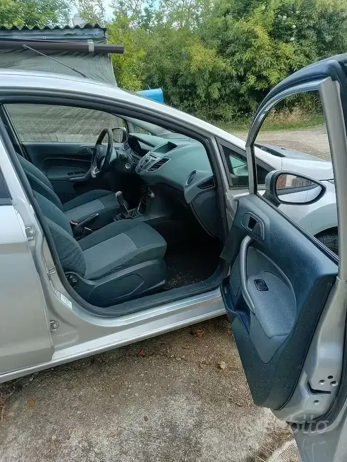 Usata Ford Fiesta 97 CV (71 kW) 2010 Grigio Berlina