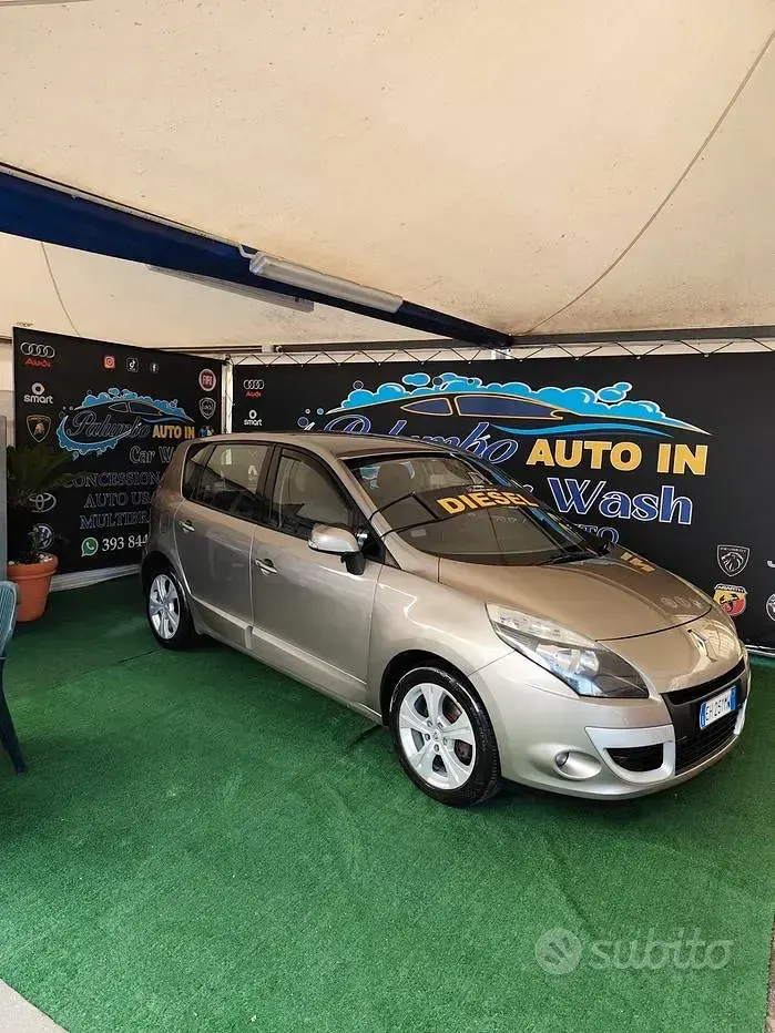 Usata Renault Scénic Luxe 110 CV (80 kW) 2011 Giallo Monovolume