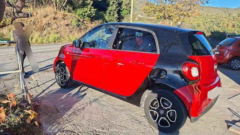 Usata Smart ForFour Prime 90 CV (66 kW) 2016 Rosso Utilitaria