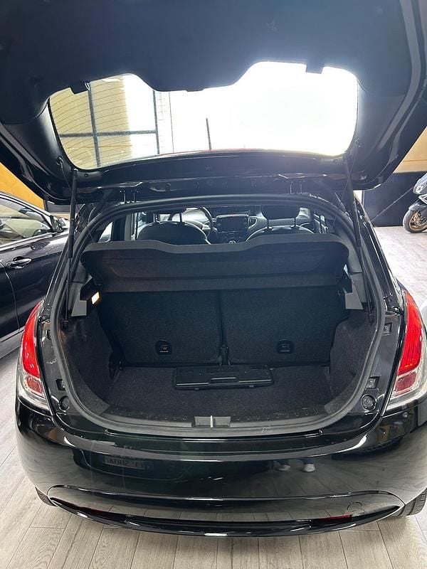 Usata Lancia Ypsilon 69 CV (50 kW) 2023 Nero Utilitaria