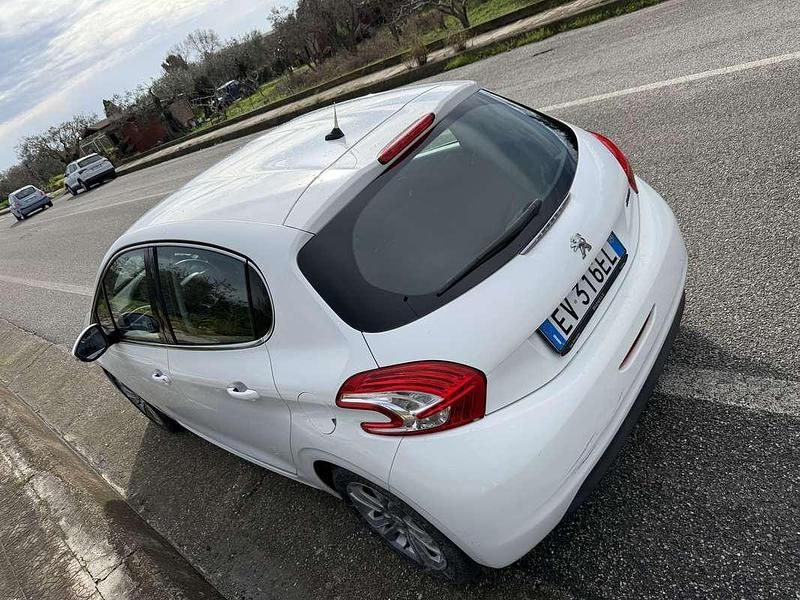 Usata Peugeot 208 Allure 82 CV (60 kW) 2015 Utilitaria