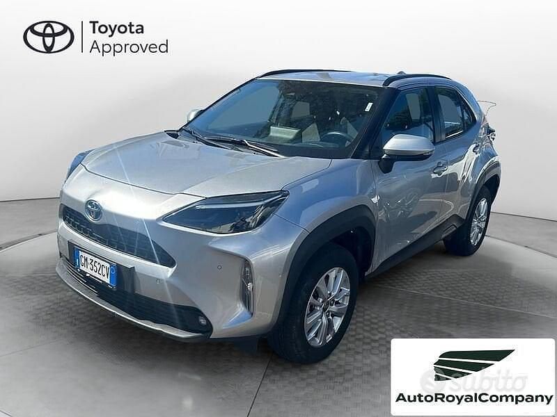 Usata Toyota Yaris Cross Active 116 CV (85 kW) 2022 Grigio SUV