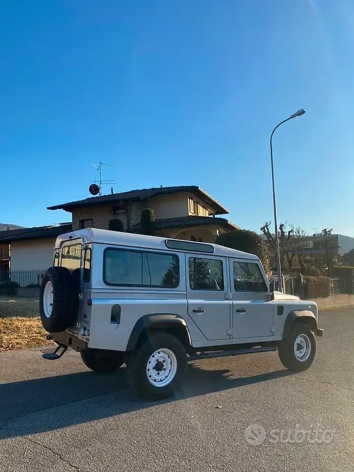 Usata Land Rover Defender 68 CV (50 kW) 2013 Grigio Berlina