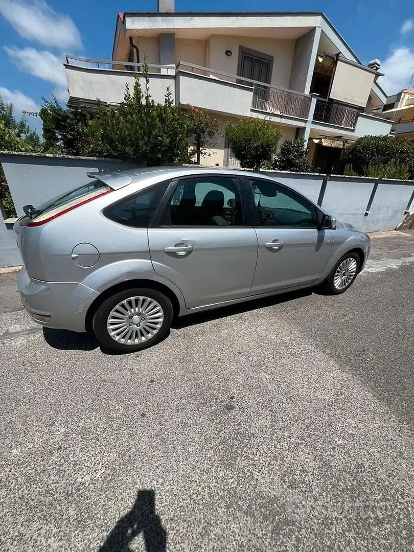 Usata Ford Focus 145 CV (106 kW) 2009 Grigio Berlina
