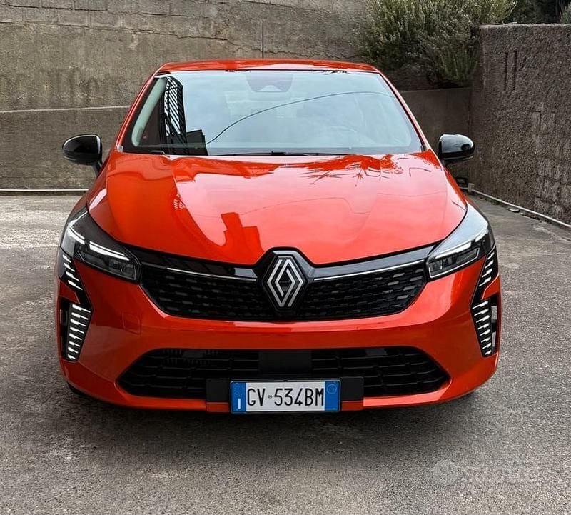 Rosso Usata 2024 Renault Clio V Due volumi | 14.500 € (Buon prezzo) - Immagine 1/4