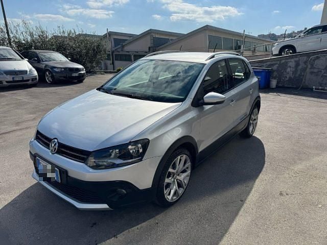Argento Usata 2015 VW Polo Cross Due volumi | 8900 € (Buon prezzo) - Immagine 1/3