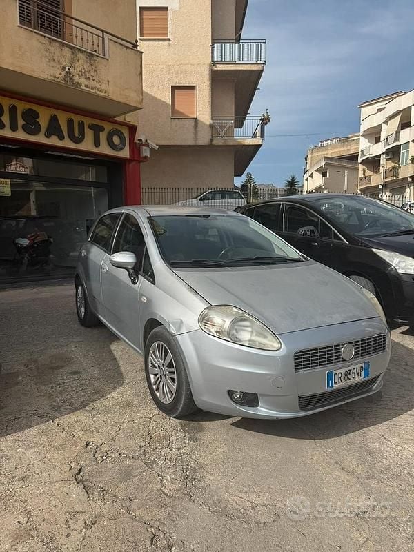 Usata Fiat Grande Punto Dynamic 90 CV (66 kW) 2008 Grigio Utilitaria