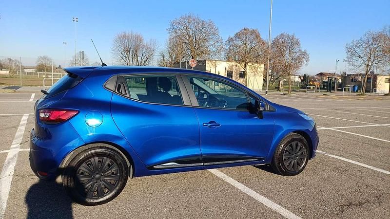 Second-hand Renault Clio IV Life 75 CP (55 kW) 2018 Albastru Berlinǎ