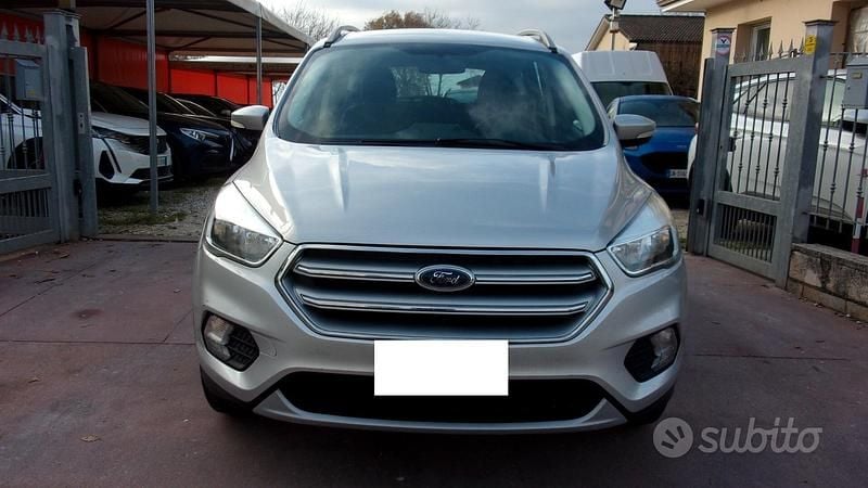 Grigio Usata 2017 Ford Kuga Titanium SUV | 13.799 € (Buon prezzo) - Immagine 1/4