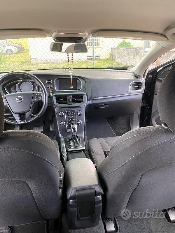 Usata Volvo V40 120 CV (88 kW) 2017 Nero Station wagon