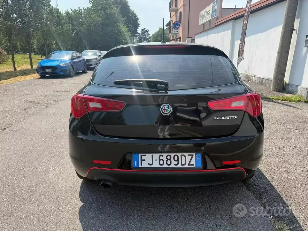 Usata Alfa Romeo Giulietta Super 120 CV (88 kW) 2018 Nero Utilitaria