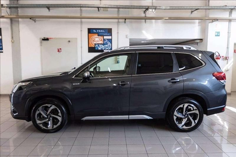 Usata Subaru Forester Premium 150 CV (110 kW) 2023 Grigio metallizzato SUV