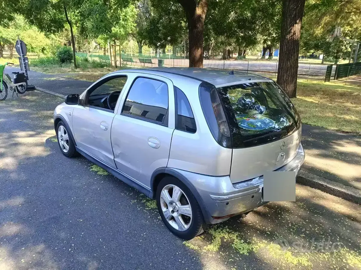 Usata Opel Corsa 80 CV (58 kW) 2005 Giallo Utilitaria
