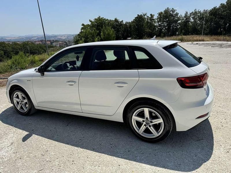 Usata 2016 Audi A3 Sportback g-tron Business Due volumi | 10.500 € (Buon prezzo) - Immagine 1/4