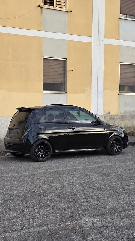 Usata Lancia Ypsilon 105 CV (77 kW) 2008 Nero Utilitaria