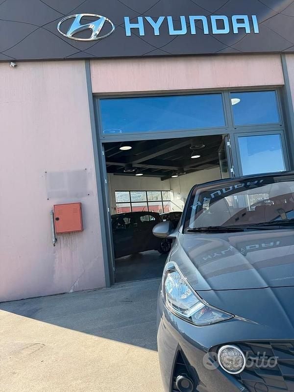 Usata Hyundai i10 Advanced 66 CV (48 kW) 2023 Grigio Utilitaria