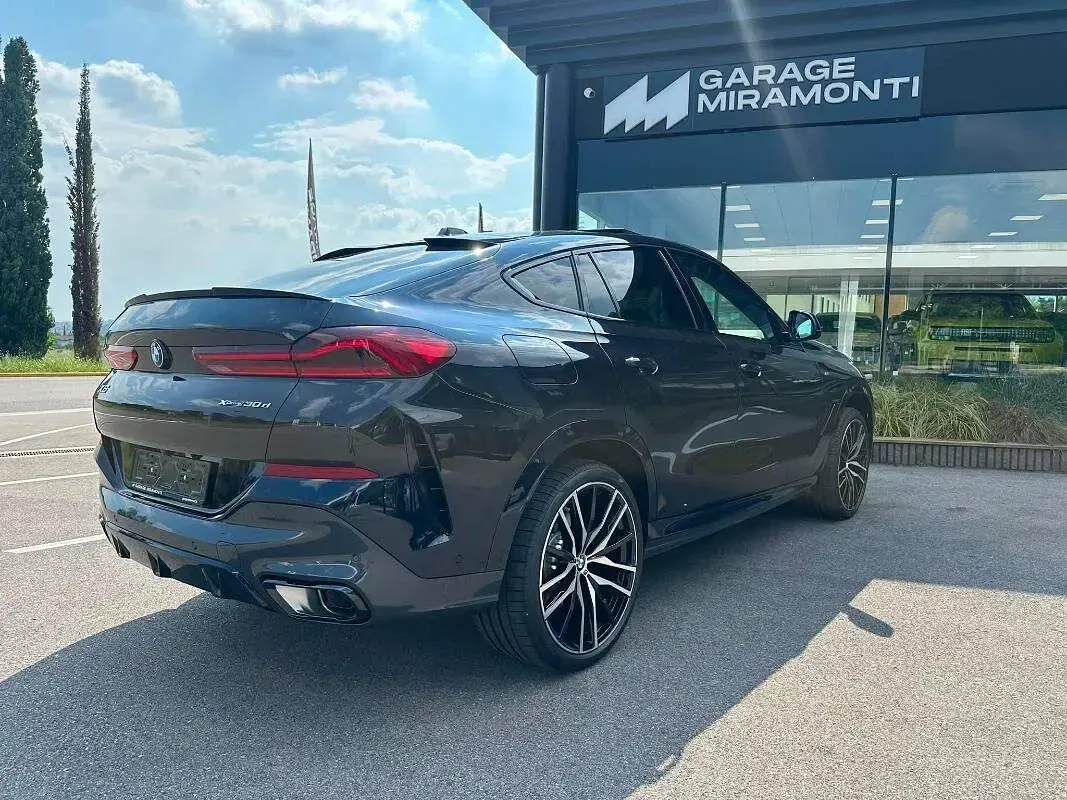 Nuova BMW X6 M Sport 298 CV (219 kW) 2026 Blu SUV