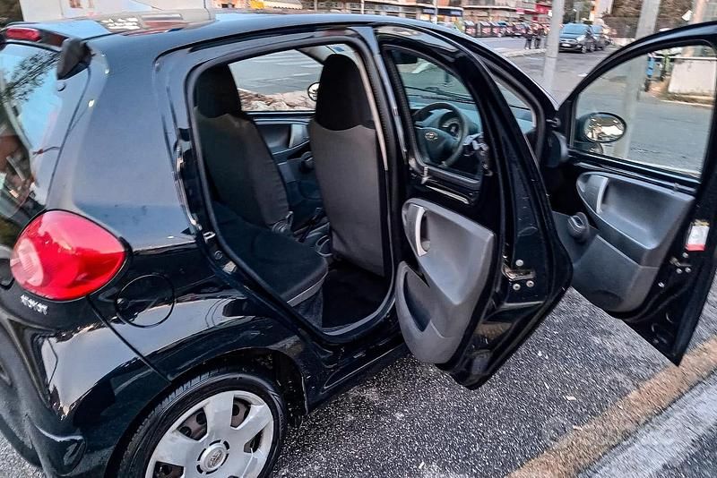 Nero Usata 2009 Toyota Aygo Due volumi | 1000 € (Super prezzo) - Immagine 1/4