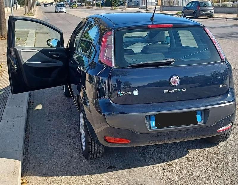 Blu/azzurro Usata 2010 Fiat Punto Evo Dynamic Due volumi | 3000 € (Ottimo prezzo) - Immagine 1/4