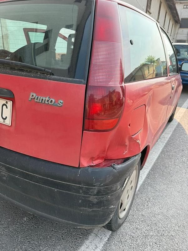 Usata Fiat Punto 54 CV (39 kW) 1998 Rosso Berlina