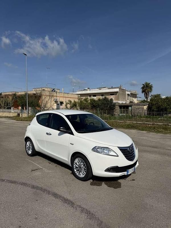 Usata Lancia Ypsilon S 95 CV (69 kW) 2015 Beige Utilitaria