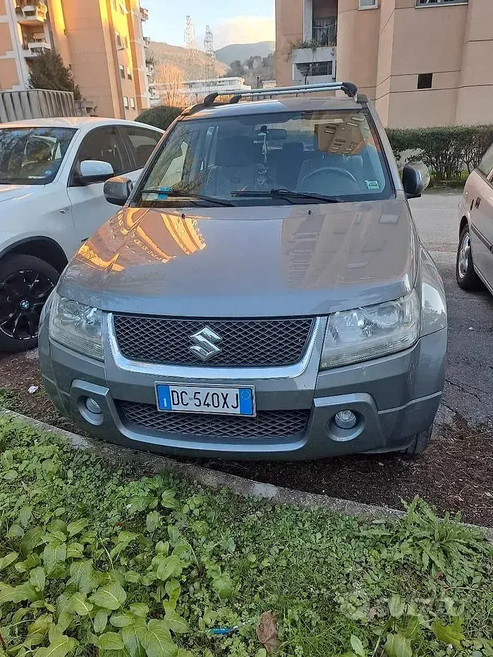 Usata Suzuki Vitara 96 CV (70 kW) 2005 Grigio SUV