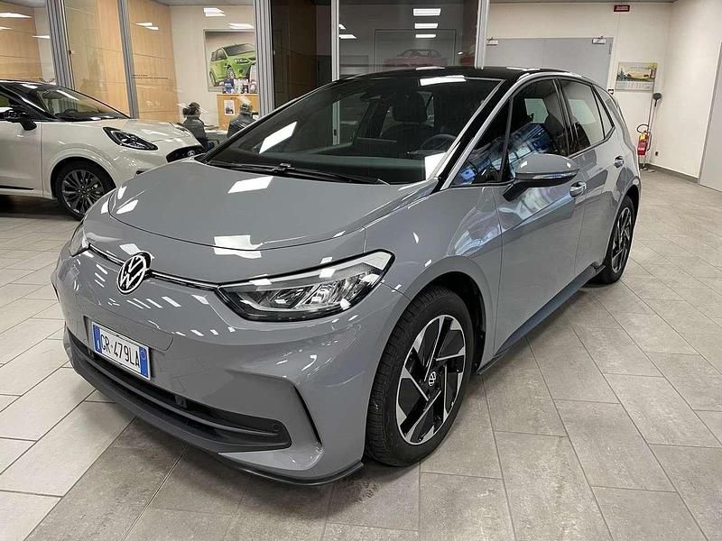 Grigio metallizzato Usata 2023 VW ID.3 Pro Performance Due volumi | 25.500 € (Buon prezzo) - Immagine 1/4