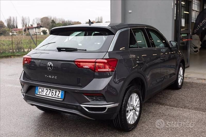 Usata VW T-Roc Style 110 CV (80 kW) 2022 Grigio metallizzato SUV