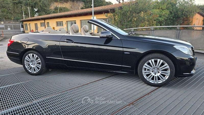 Usata Mercedes E200 Luxury 184 CV (135 kW) 2010 Nero Cabrio