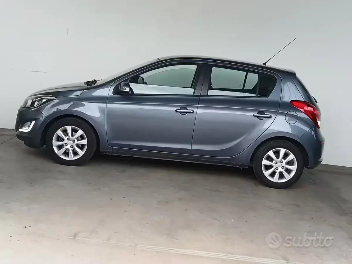Usata Hyundai i20 Edition 85 CV (62 kW) 2012 Bluazzurro Utilitaria