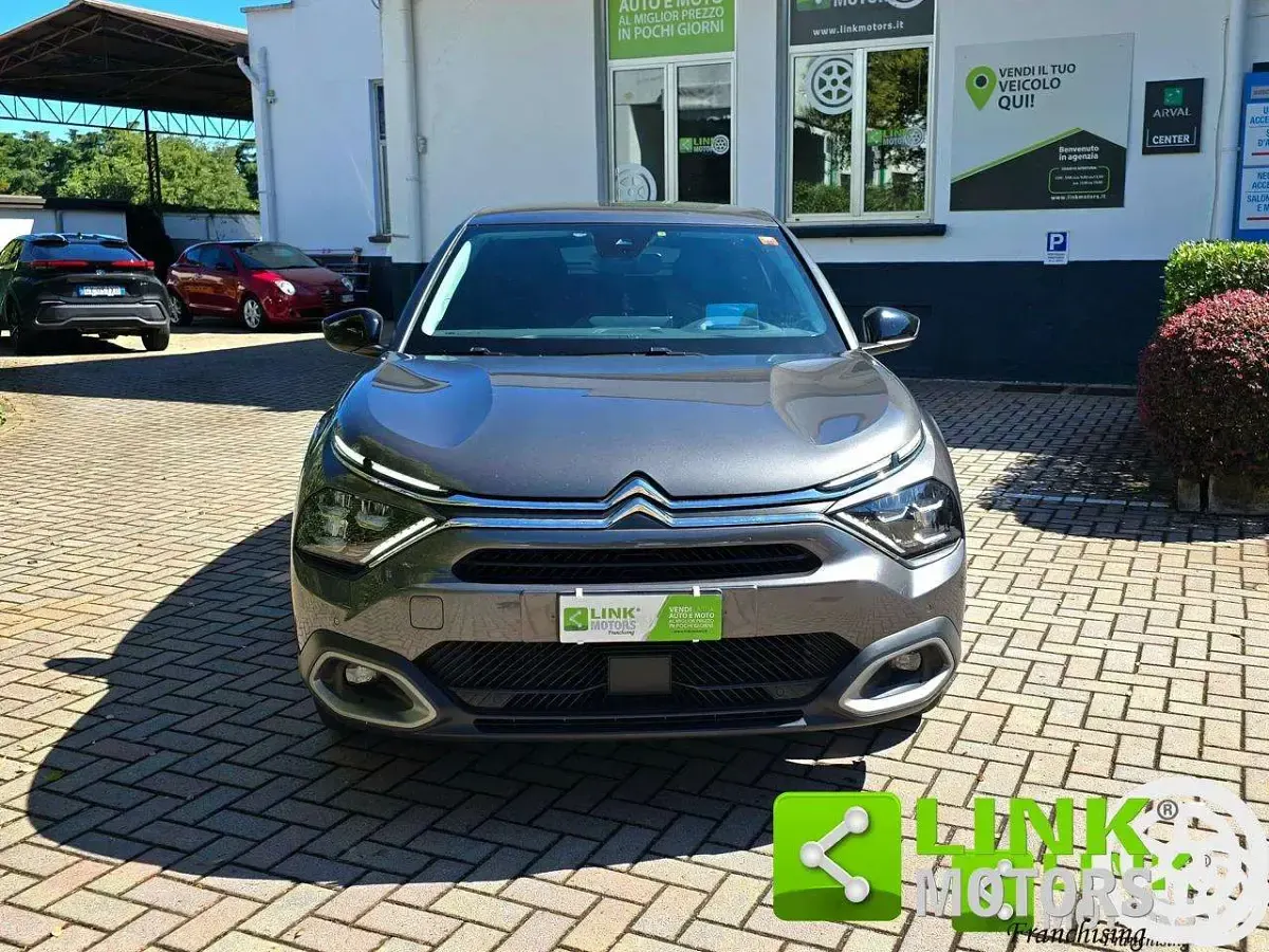 Usata Citroën C4 Shine 131 CV (96 kW) 2022 Grigio scuro Berlina
