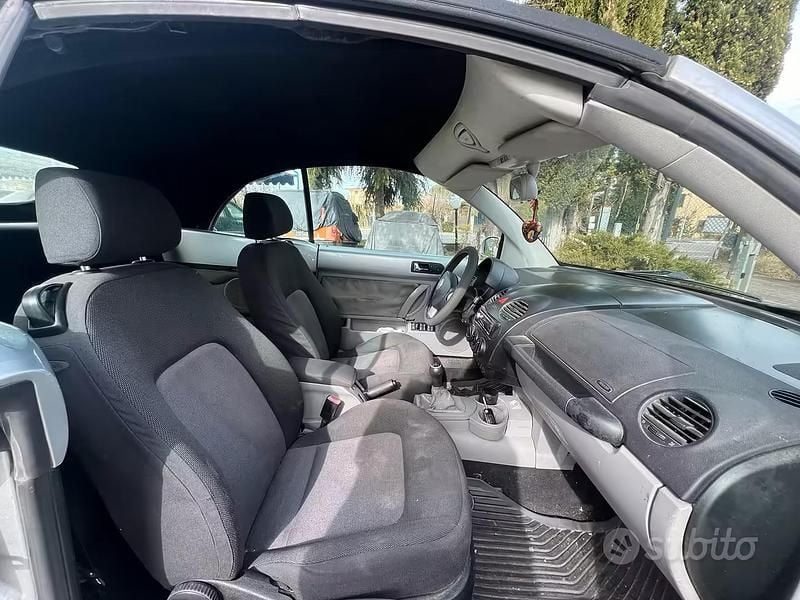 Usata VW New Beetle 101 CV (74 kW) 2004 Grigio Utilitaria