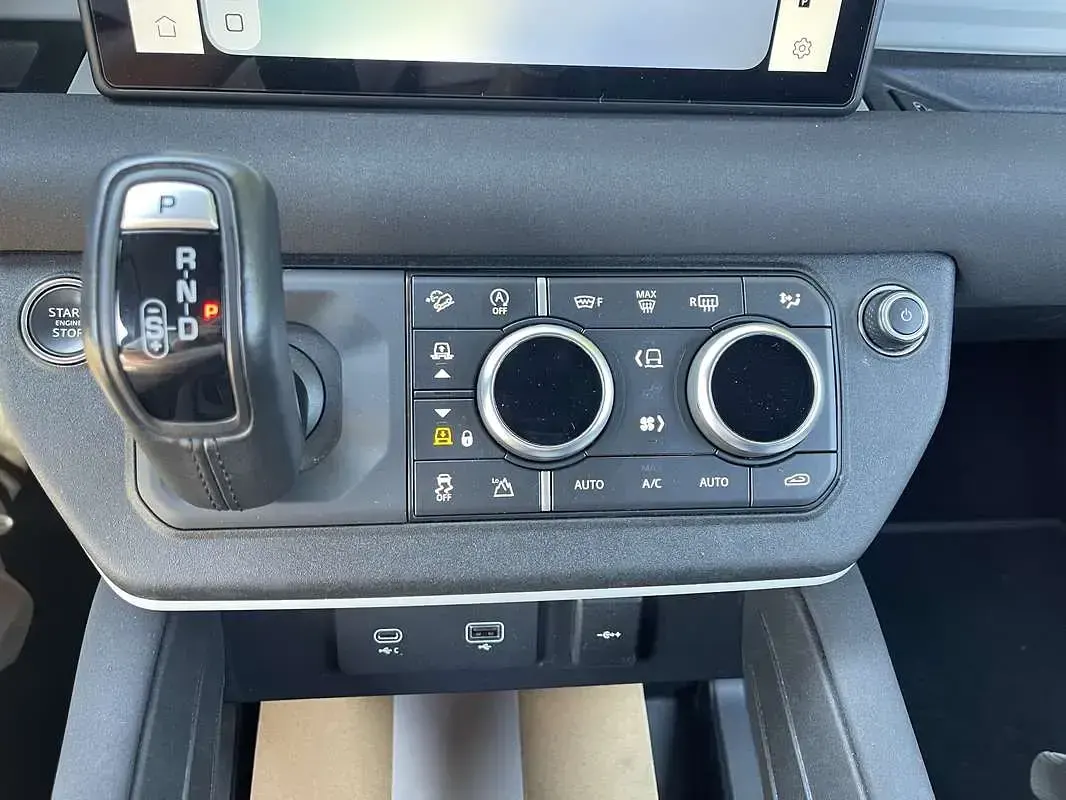 Usata Land Rover Defender SE Dynamic 200 CV (147 kW) 2023 SUV