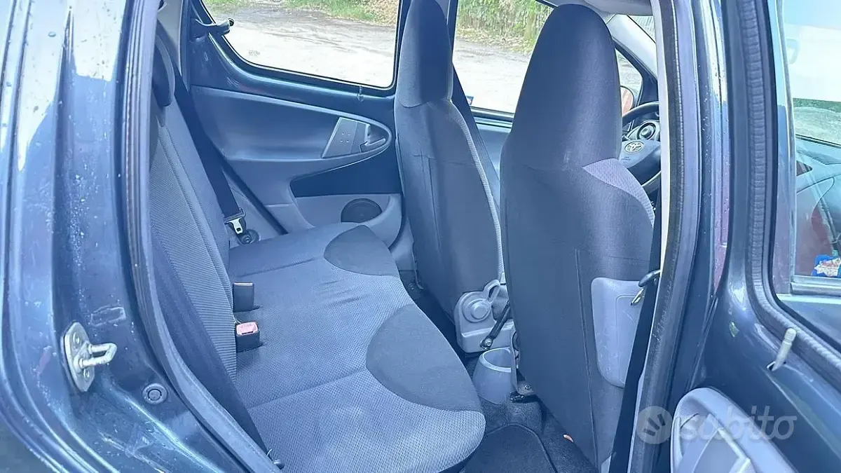 Usata Toyota Aygo 68 CV (50 kW) 2008 Grigio Utilitaria