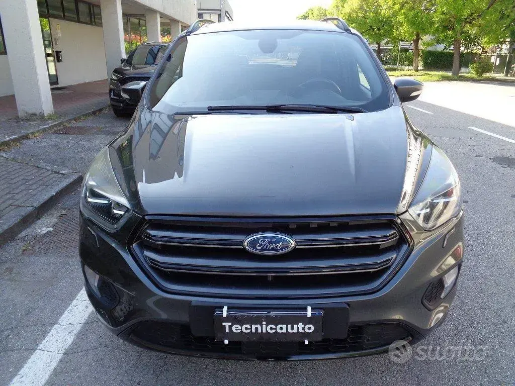 Usata Ford Kuga ST-Line 120 CV (88 kW) 2019 Magnetic grey SUV