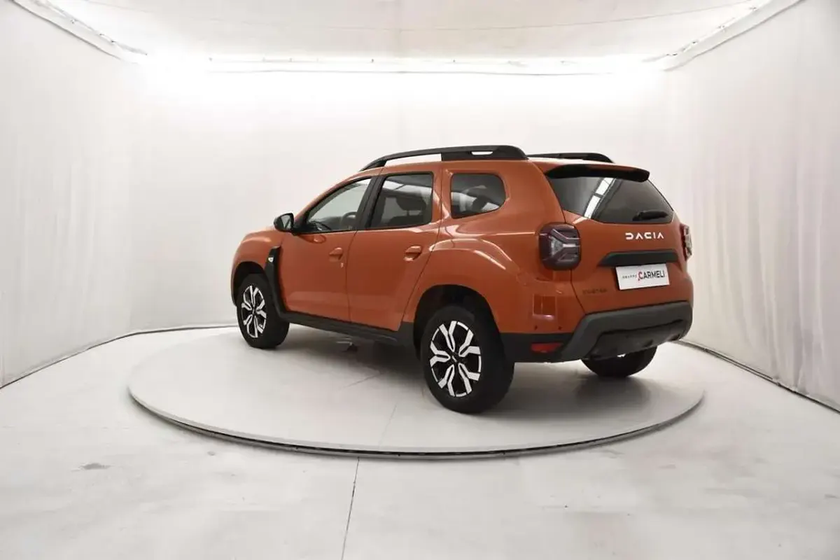 Usata Dacia Duster Journey 116 CV (85 kW) 2023 Orange arizona SUV