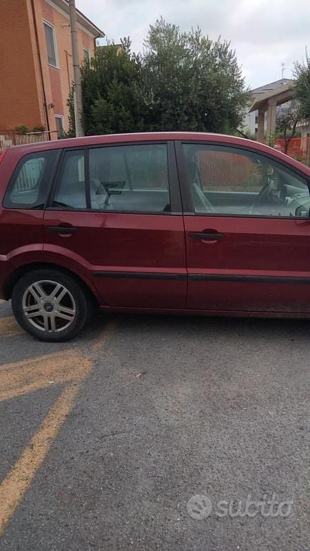 Usata Ford Fusion 68 CV (50 kW) 2004 Utilitaria