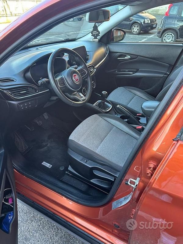 Usata Fiat Tipo Cross 101 CV (74 kW) 2021 Berlina
