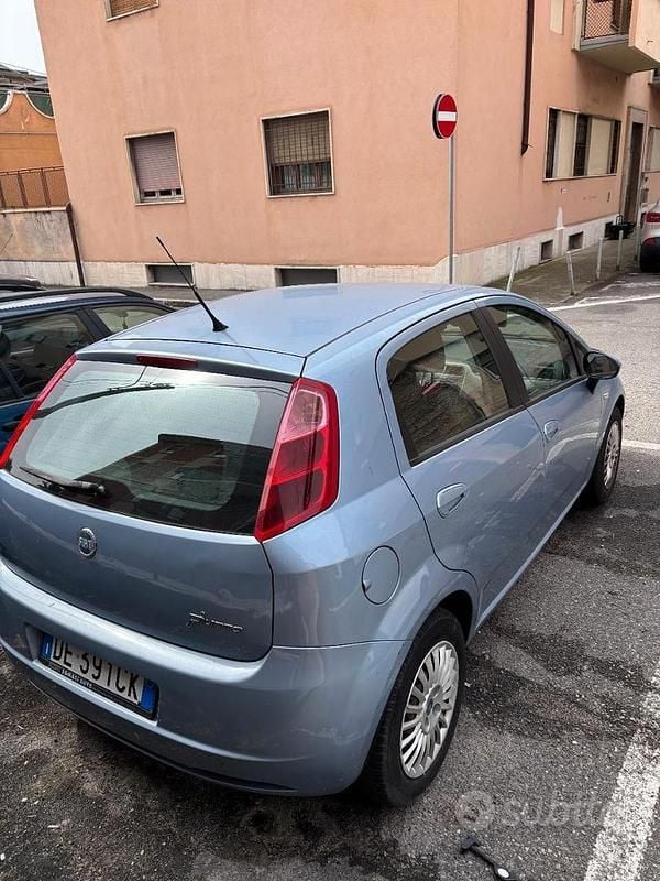 Usata Fiat Grande Punto Dynamic 65 CV (47 kW) 2007 Blu Utilitaria