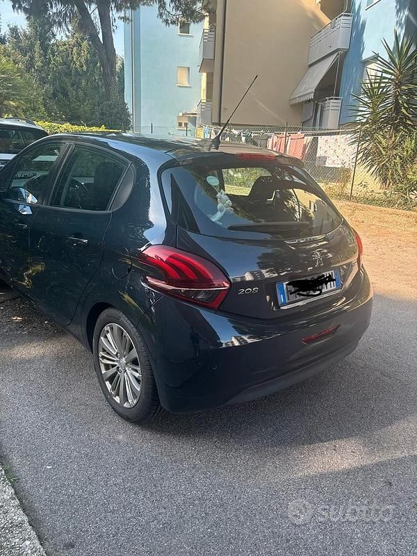 Usata Peugeot 208 Active 82 CV (60 kW) 2017 Utilitaria