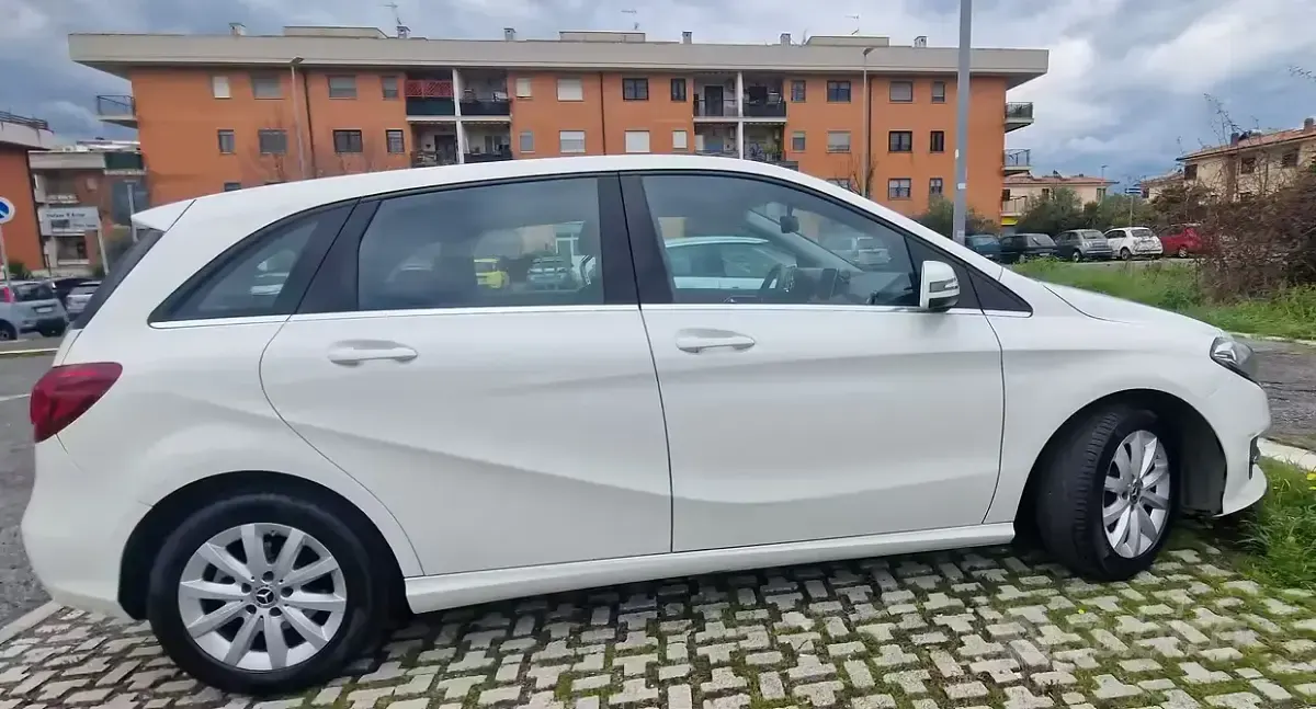Usata Mercedes B160 Executive 90 CV (66 kW) 2017 Bianco Utilitaria